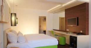 Cosy rooms, great breakfast, short distance to Playmobil Funpark: Hotel Knorz in Zirndorf is one of the most popular accommodations for a trip to Playmobilland Germany.